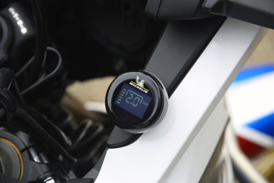 002-23-Fit2Go-Michelin-TPMS-Bike-LCD-screen