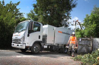 027-02-Isuzu-Truck-Tree-Technique